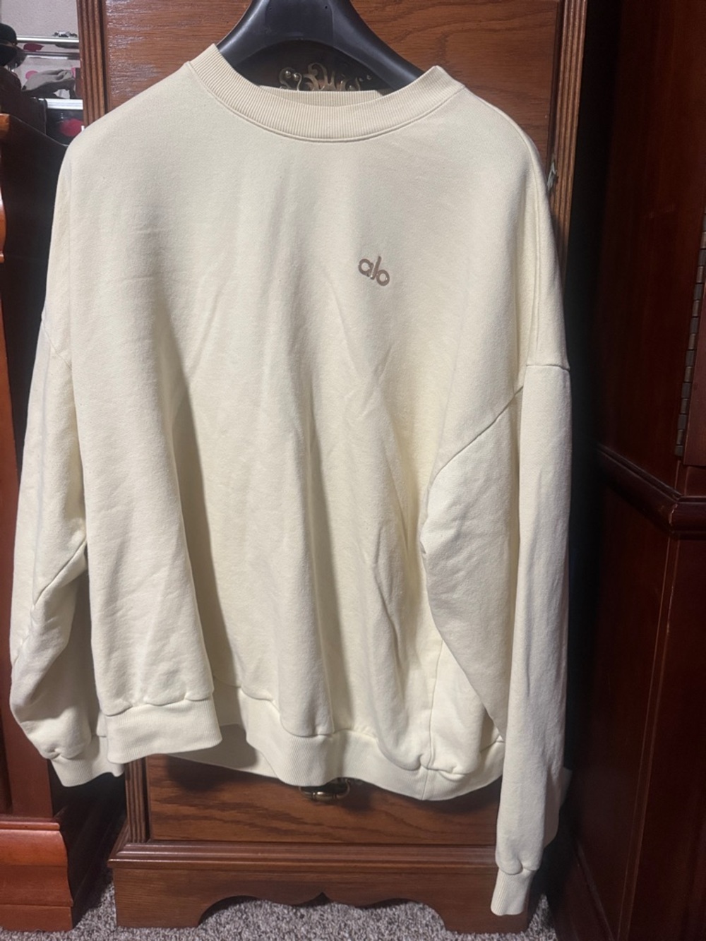 ALO Yoga Men's Long Sleeve Crewneck Sweatshirt in Off-White